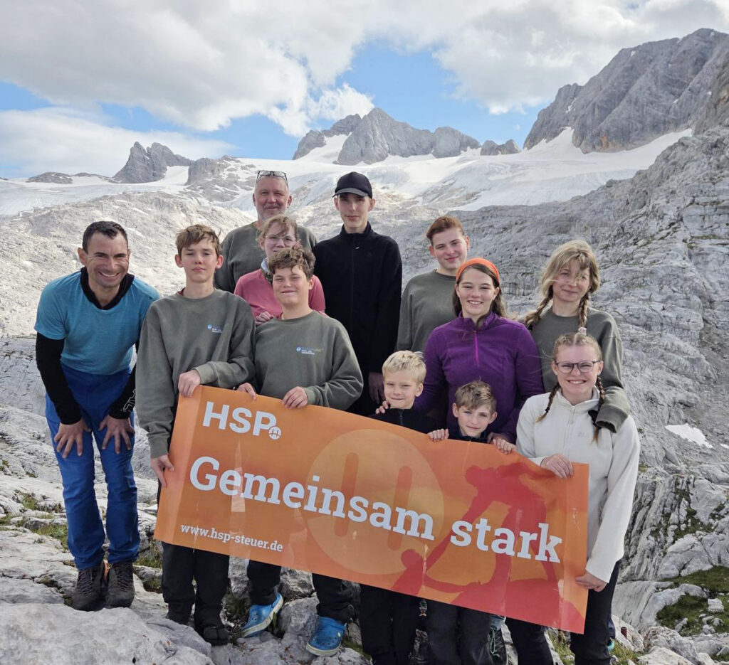 Gemeinsam Stark: Grenzerfahrung, Teamgeist und das ewige Eis – Unser Abenteuer am Dachstein Gletscher
