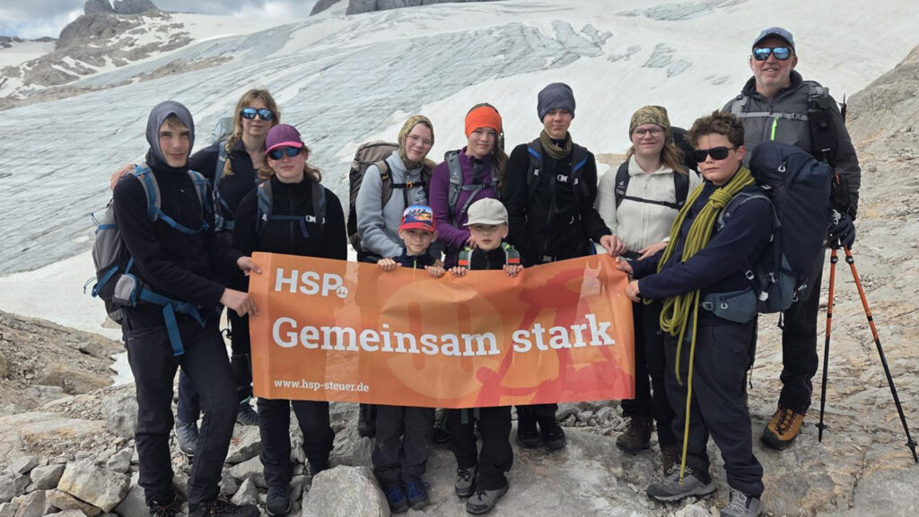 Gemeinsam Stark: Grenzerfahrung, Teamgeist und das ewige Eis – Unser Abenteuer am Dachstein Gletscher