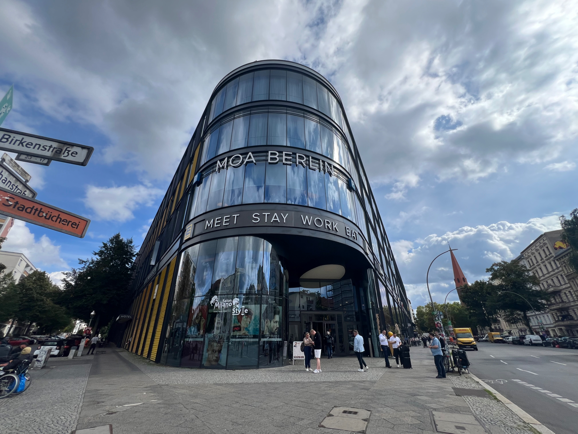 Außenansicht des MOA Berlin an der Birkenstraße.